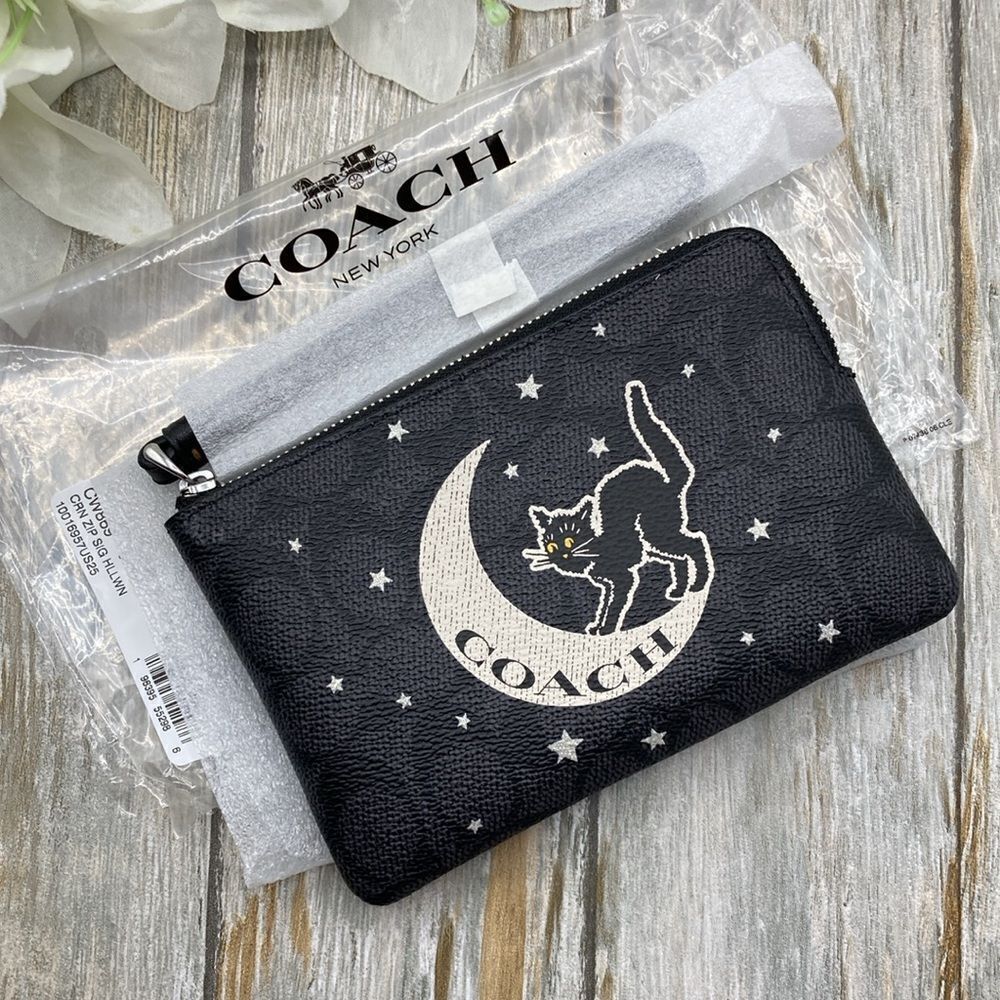 Corner Zip Wristlet In Signature Canvas With Halloween Black Cat Graphic Wallet - Picture 6 of 6